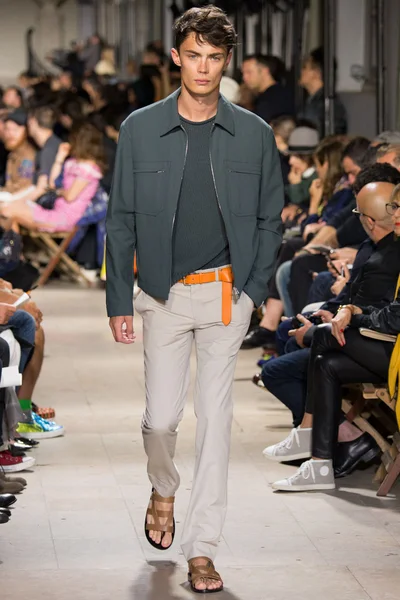 Look 30